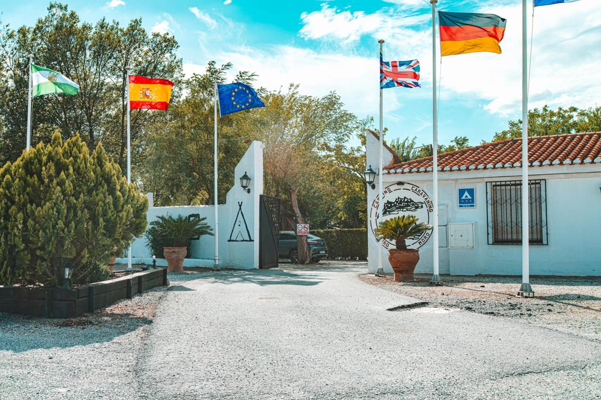 Camping & Bungalows Suspiro Del Moro Otura Exterior foto